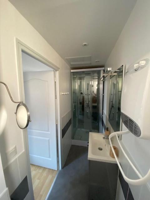 Appartement Avec Balcon Et Parking Prive 梅尔·莱斯·拜恩斯 外观 照片