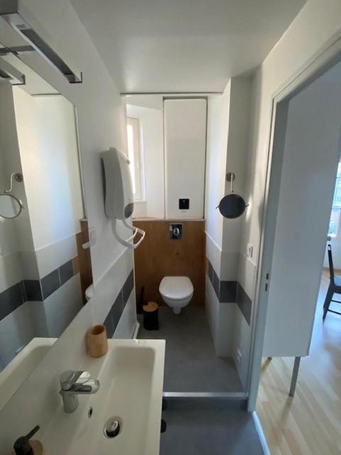 Appartement Avec Balcon Et Parking Prive 梅尔·莱斯·拜恩斯 外观 照片