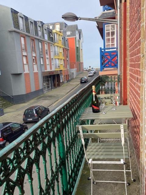 Appartement Avec Balcon Et Parking Prive 梅尔·莱斯·拜恩斯 外观 照片
