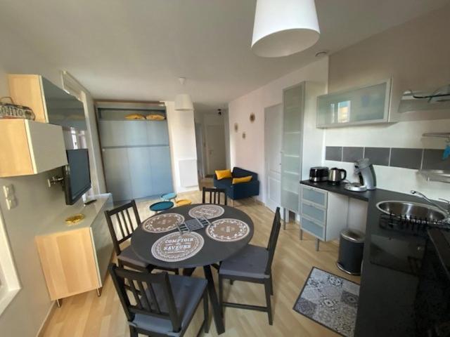 Appartement Avec Balcon Et Parking Prive 梅尔·莱斯·拜恩斯 外观 照片